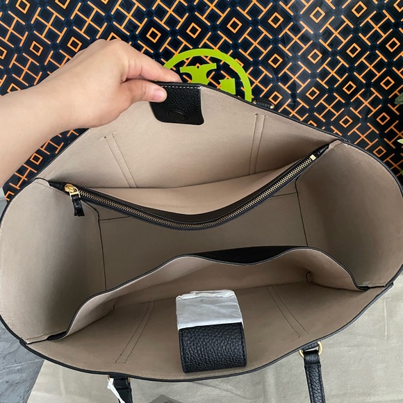 New✨ authentic tory burch thea large tote bag in black - Picture 7 of 16